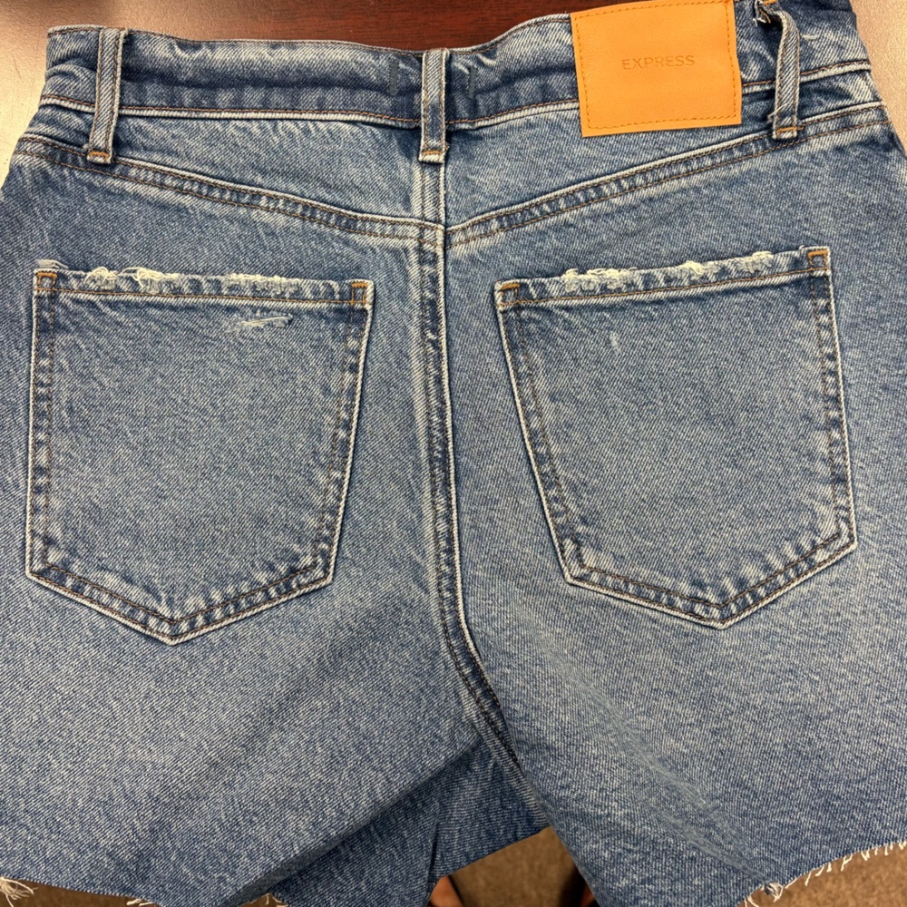 Express Medium Wash Cut Off Jean Shorts - Picture 3 of 4